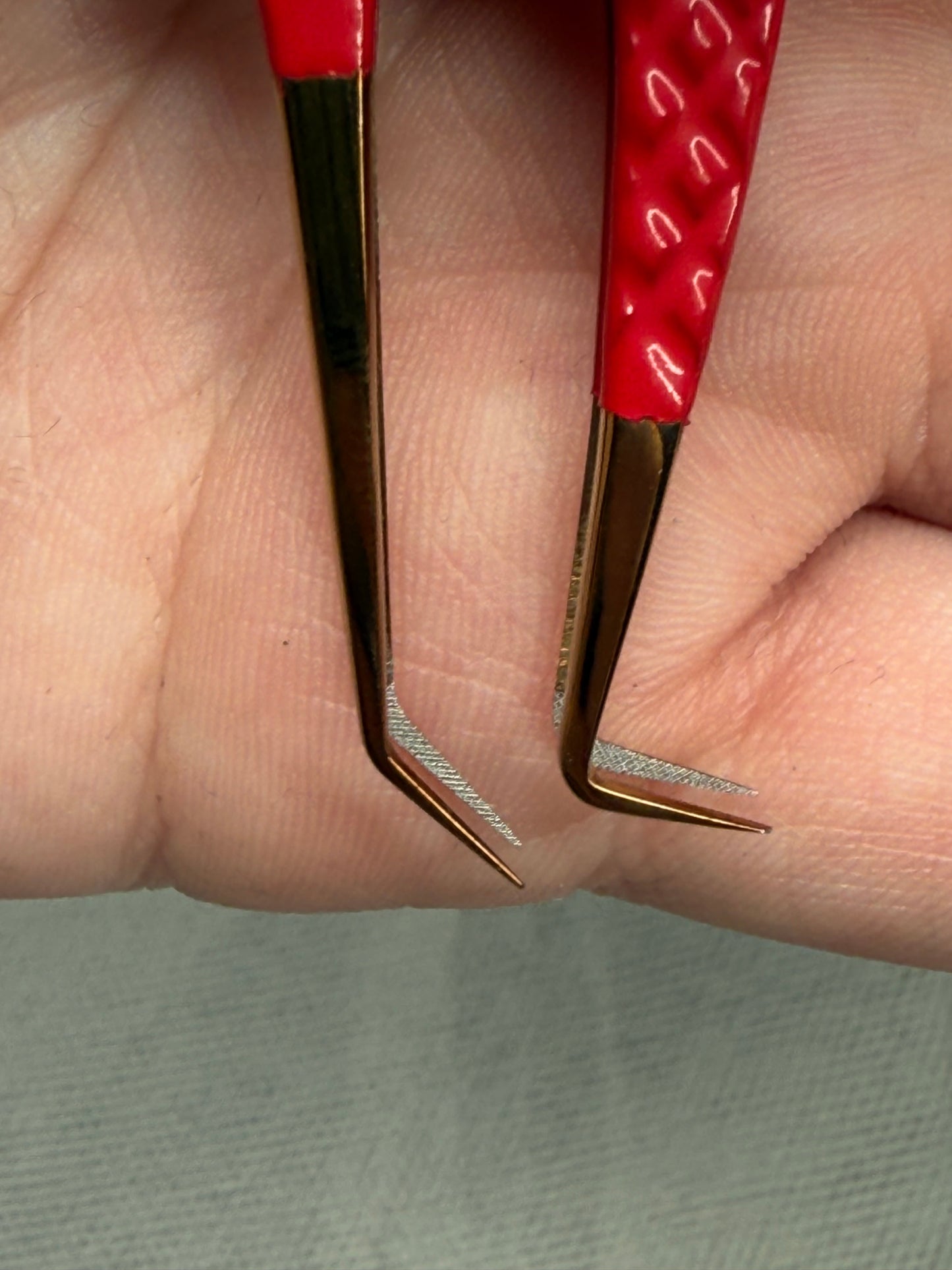 FIBER TIP Cherry Bomb duo tweezers