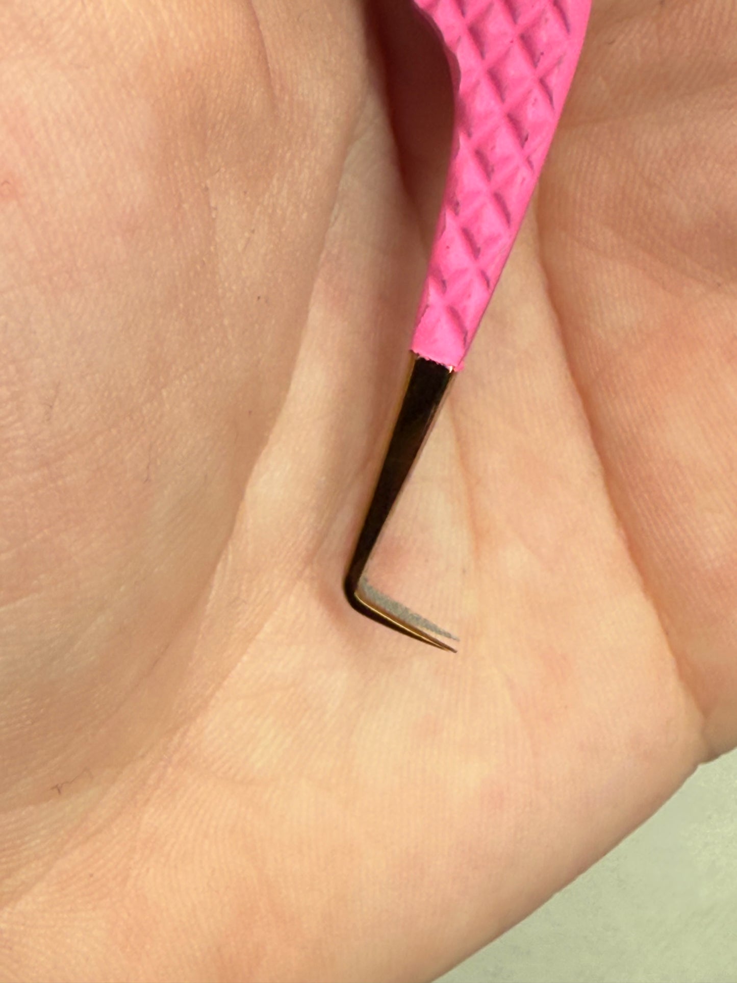 FIBER TIP Pretty in Pink Precision single tweezer